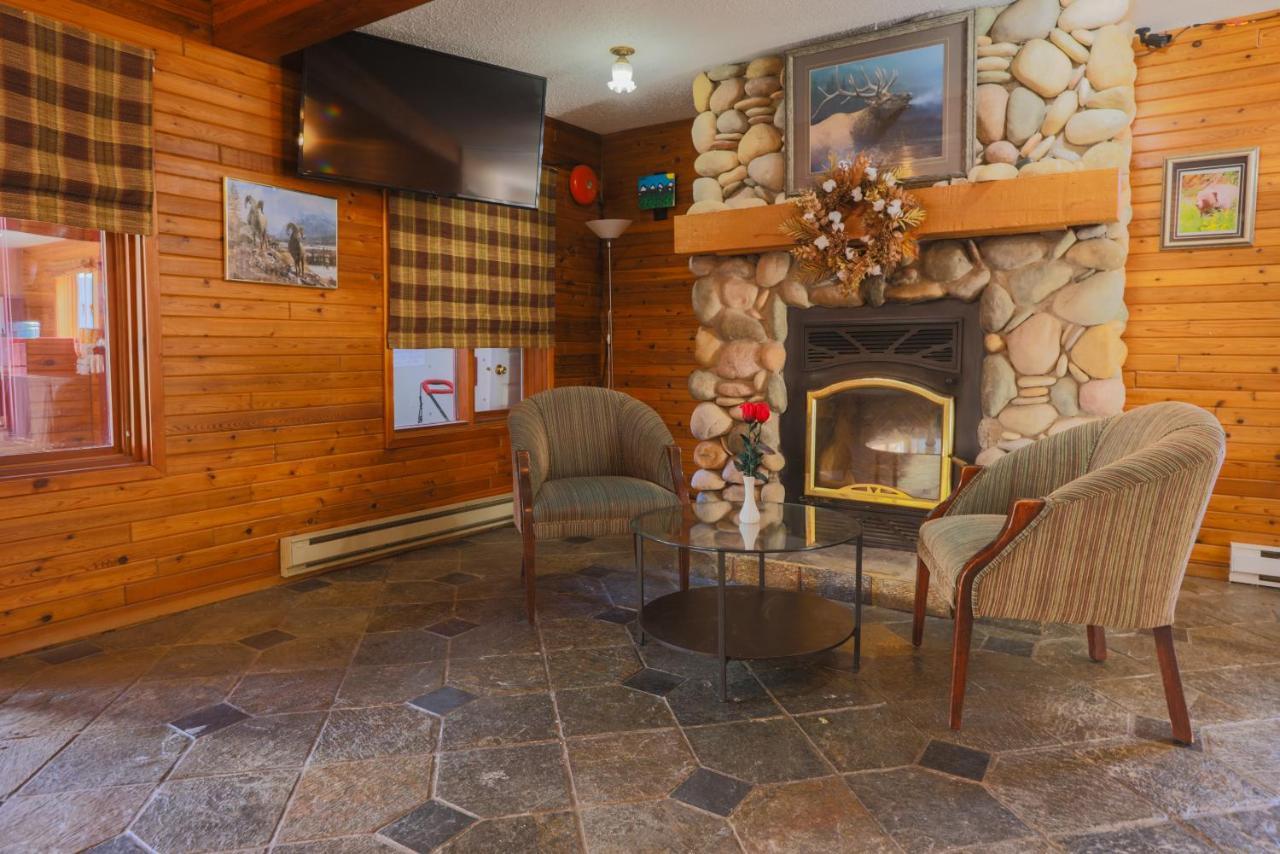 Radium Chalet Radium Hot Springs Εξωτερικό φωτογραφία