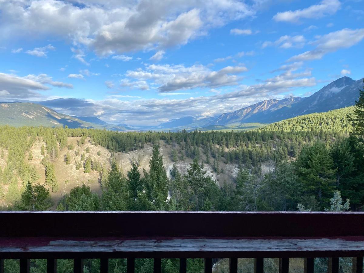 Radium Chalet Radium Hot Springs Εξωτερικό φωτογραφία