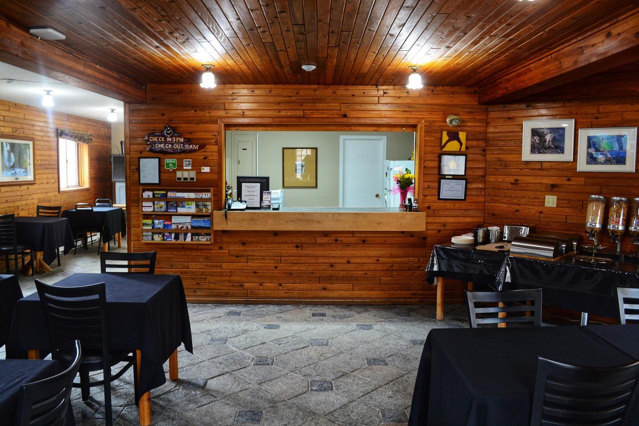 Radium Chalet Radium Hot Springs Εξωτερικό φωτογραφία